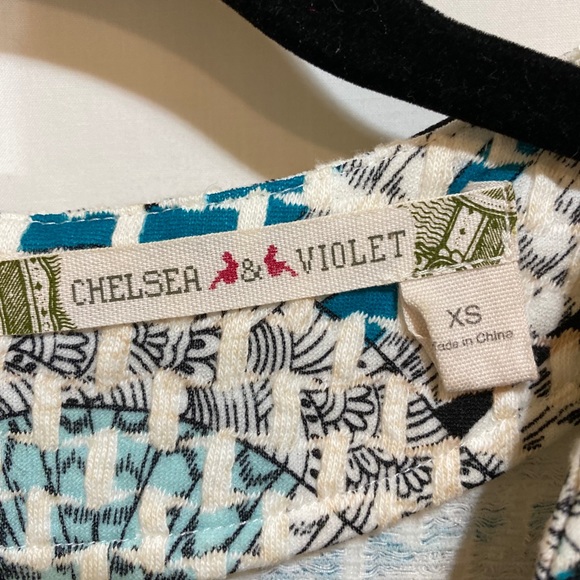 Chelsea & Violet - Picture 4 of 9